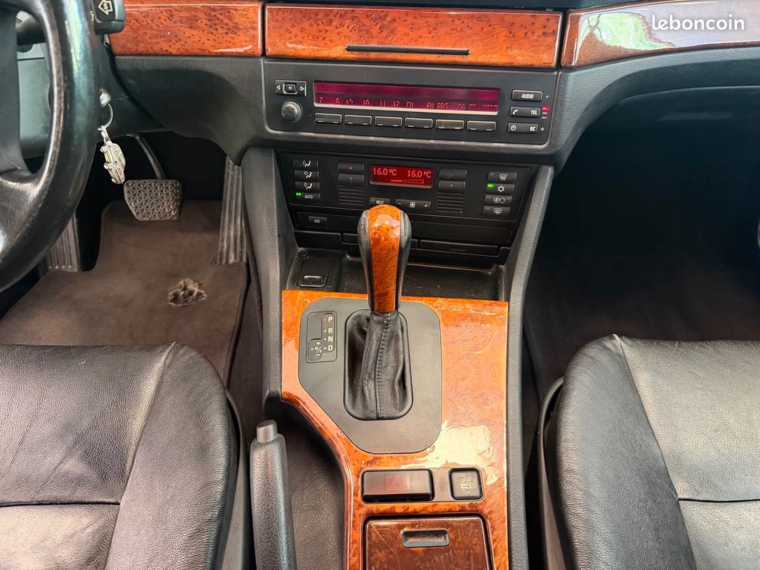 BMW SERIE 5 530d Pack A-CLIMATISATION AUTOMATIQUE (image 10)