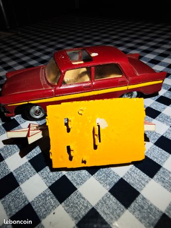 Dinky Toys 1:43 - Model truck - Camion De Cirque Pinder - Unboxed