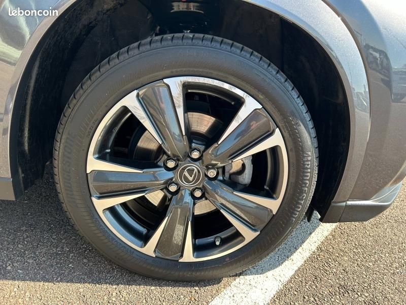 Lexus UX 250h Executive 2WD (image 10)