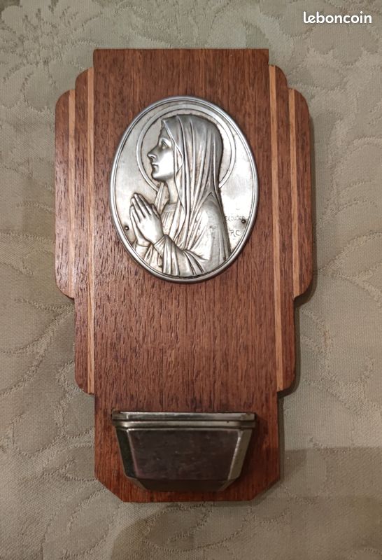 Bénitier sur bois de chêne et filets de marqueterie. Médaillon représentant la vierge signé ESCUDERO. Années 30/40 (image 5)