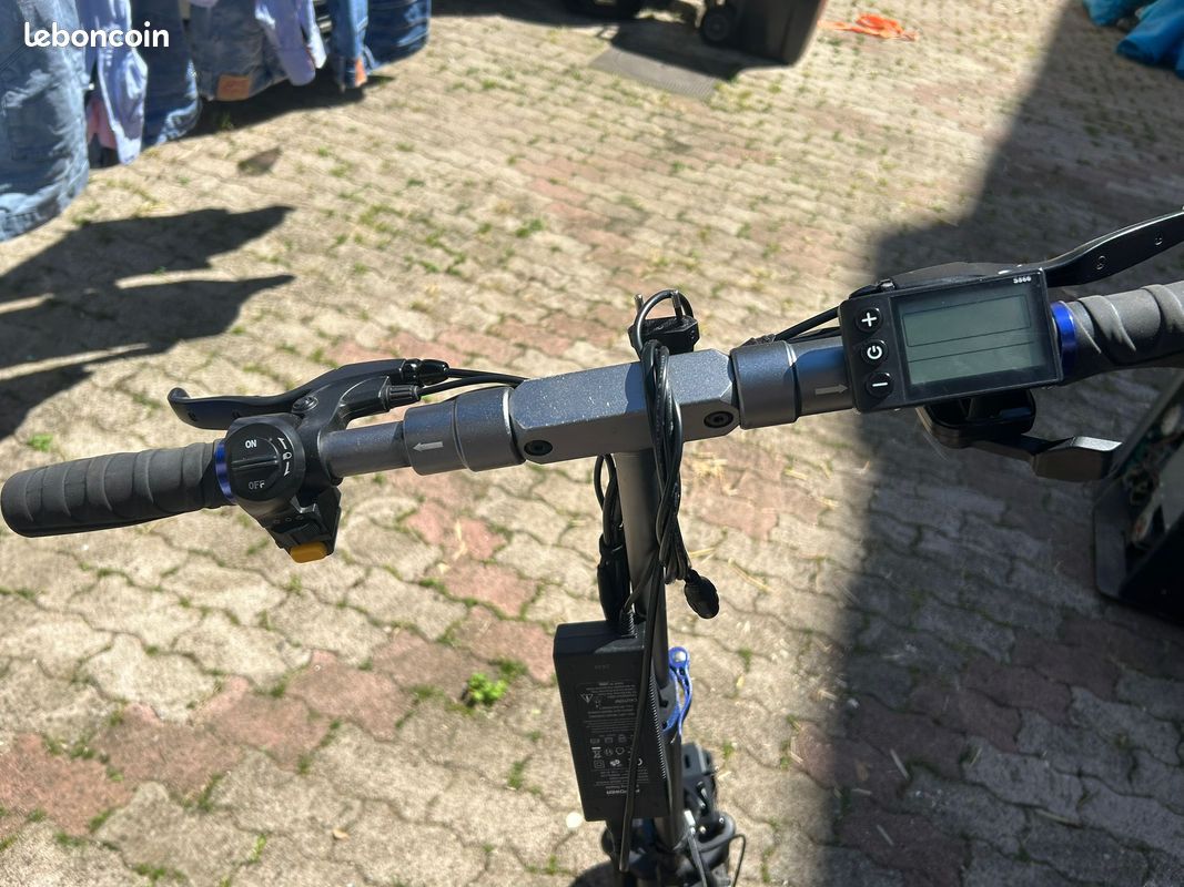 Vend trottinette électrique dans l état négociable (image 3)