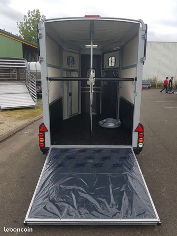 Van ifor williams HB 506 en 2 places chevaux disponible (image 2)