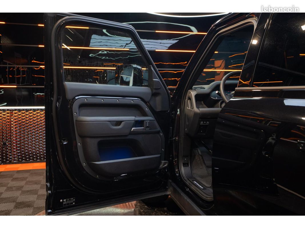 LAND ROVER DEFENDER 110 P300e X-DYNAMIC SE (image 22)