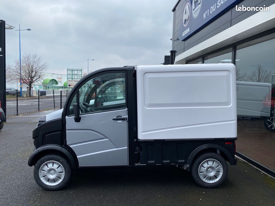 Aixam D Truck fourgon ou plateau ridelles utilitaire sans permis Diesel Kubota disponible CHEZ LEBRETON Montlucon voiture sans permis (image 2)
