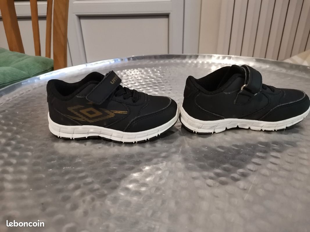 Baskets umbro noires pointure 24 (image 3)