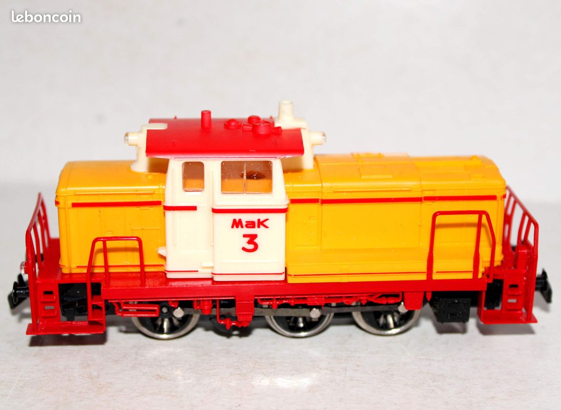 JOUEF Locomotive / Locotracteur 260 300-9 DB Train miniature