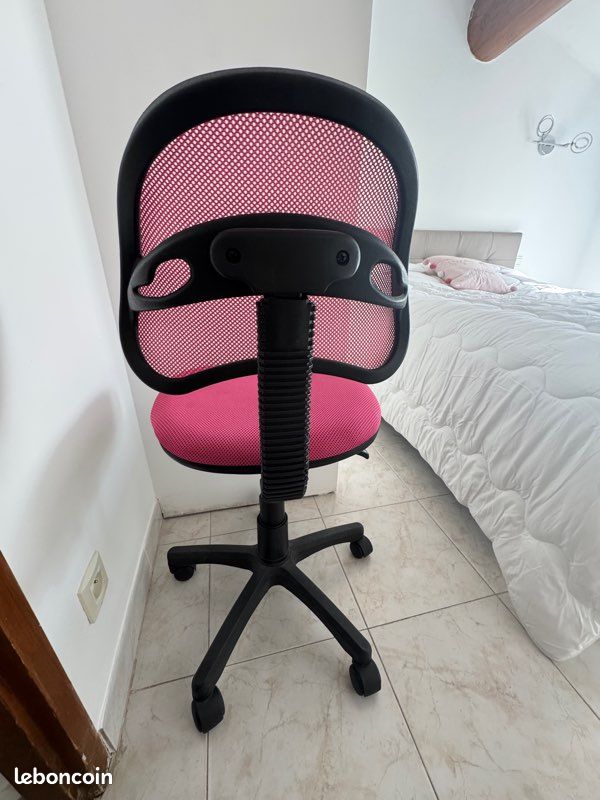 Chambre complète lit, bureau, fauteuil rose (image 8)