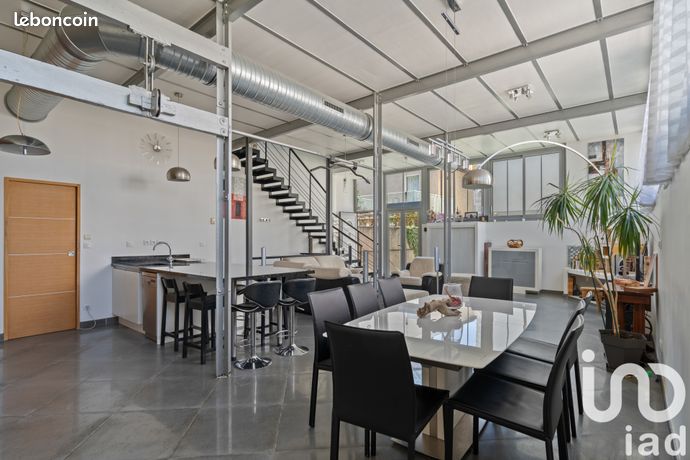 Maison familiale 5 pièces 223 m² — 2
