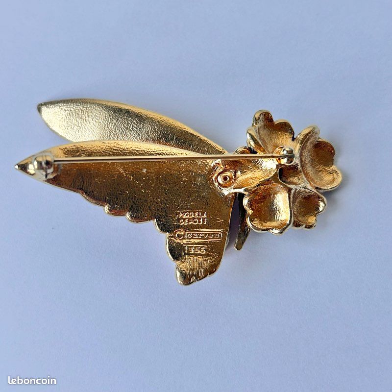 Broche Pendentif Nœud Papillon Strass Doré - Style Vintage Chic - Marque Parsarahgong
