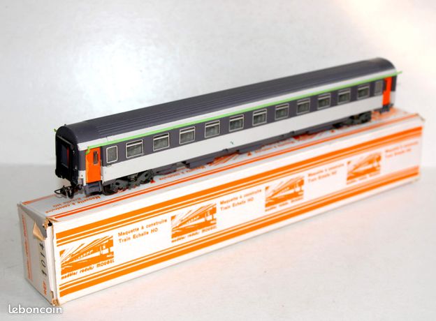 Voiture SNCF SMCF HO 486 - Grande Banlieue 2e Classe Fumeurs - Kit à Assembler Neuf