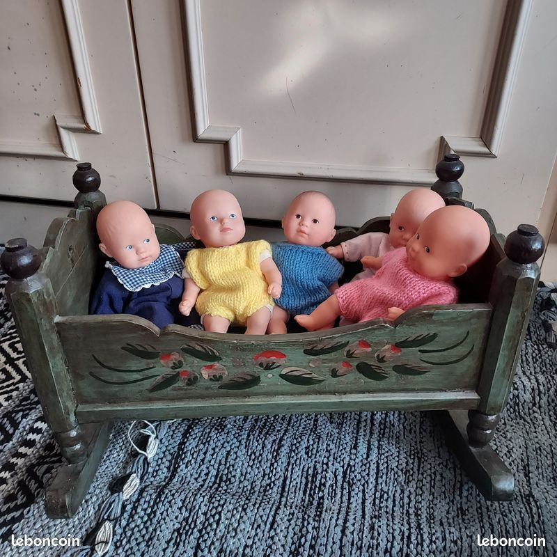Ancien berceau de poupée en bois avec literie - Vintage Ancien berceau de poupée en bois avec literie - Vintage