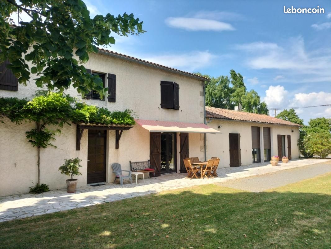 Ferme 7 pièces 200 m² - Melle 79500 (image principale 0)