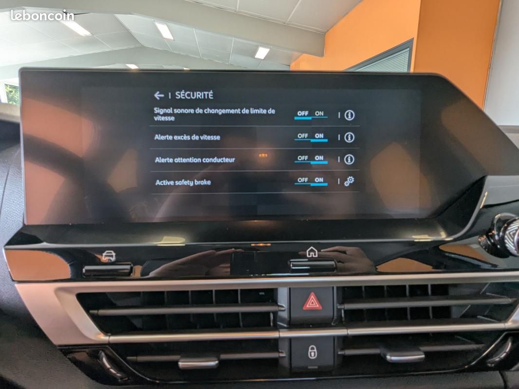 Citroën C4 HYBRID 145 E-DCS6 PLUS (image 23)
