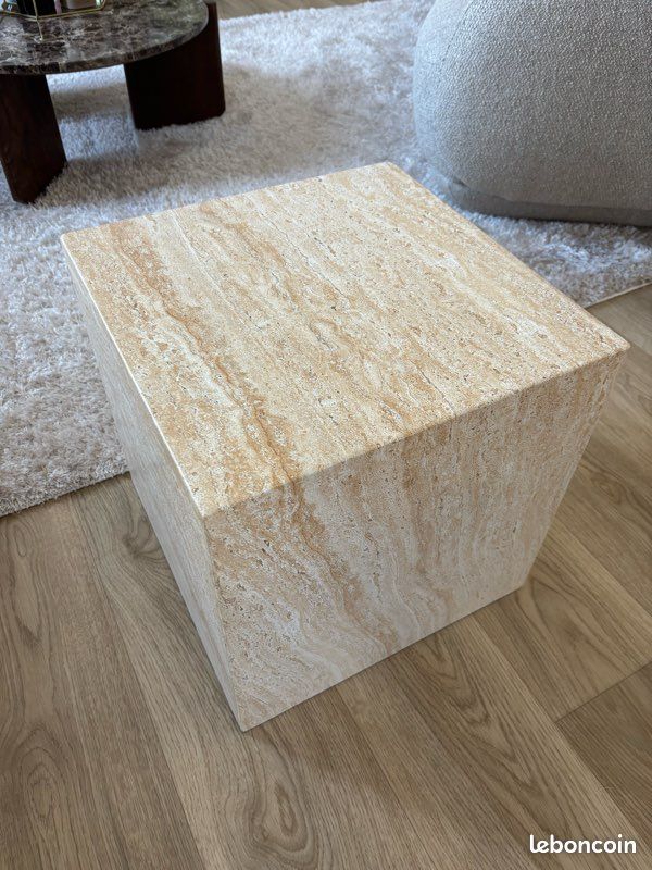 Table d’appoint carré effet travertin (image 1)