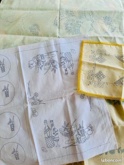 Lot de 4 broderies traditionnelles écru et nlanc (image 1)
