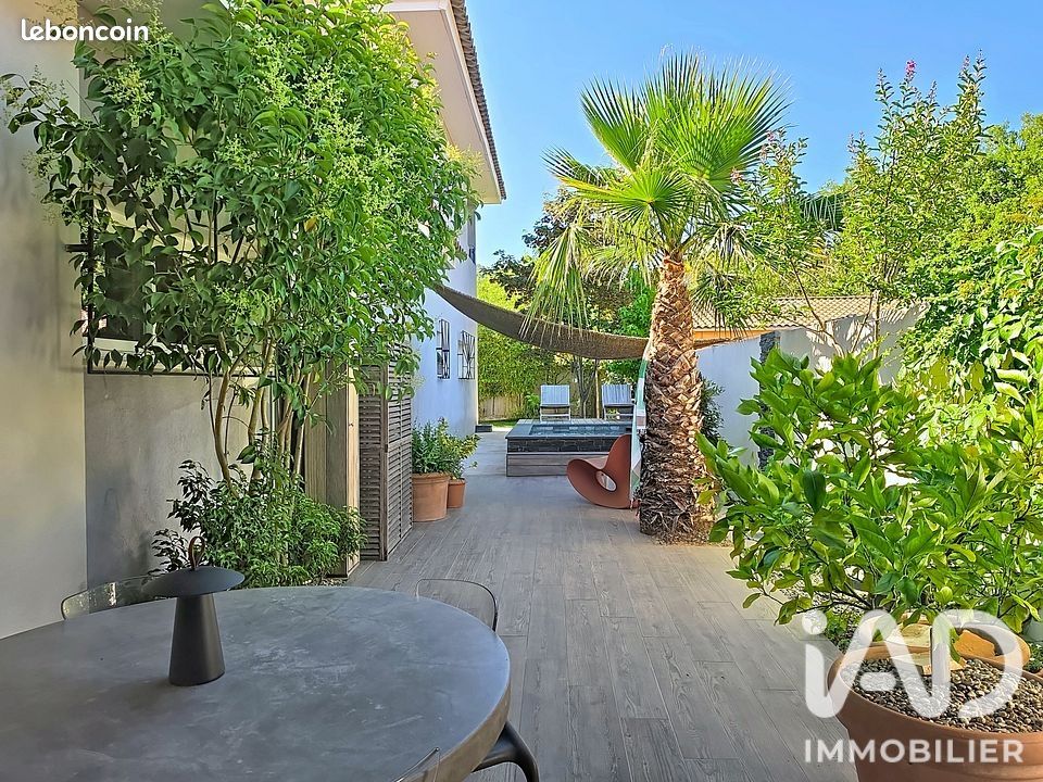Maison 3 pièces 211 m² · à Rougiers · 211 m² · 749 000 €