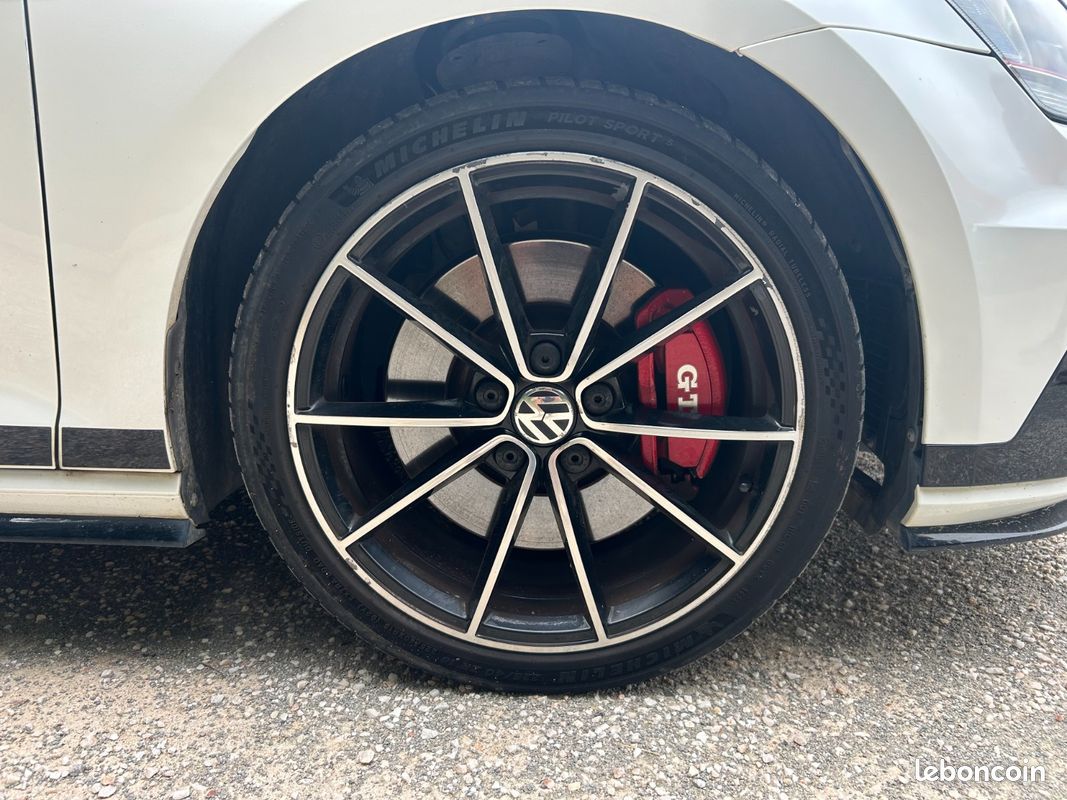 VOLKSWAGEN GOLF 7 GTI 2.0 TFSI 16V 265 ch Club Sport Toit Ouvrant Sièges Récaro GPS Garantie 12 mois (image 15)
