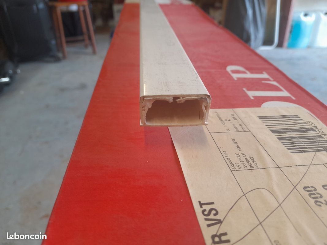 Moulure legrand 32x16 ref 030804 (image 1)