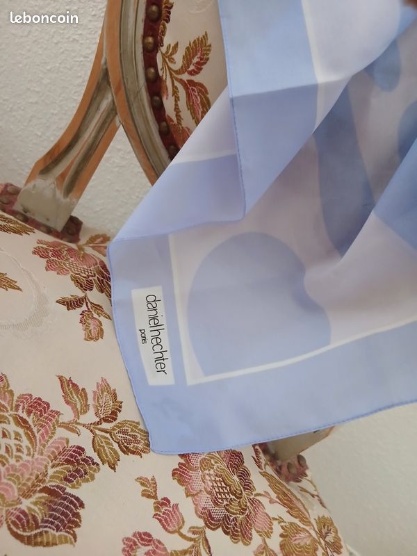 Carré De Soie / Foulard Daniel Hechter Paris - Multicouleur, Vintage, En Soie Véritable