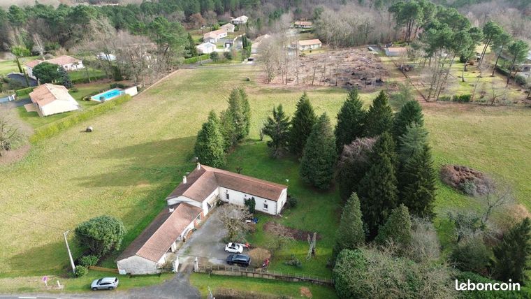 Maison 7 pièces 247 m²