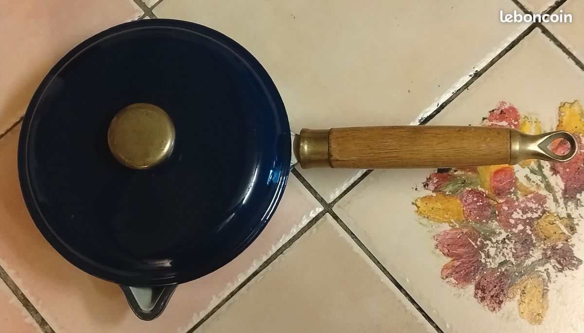 Lot De 3 Casseroles Le Creuset – Fonte émaillée Bleue, Couvercles Inclus + étagère