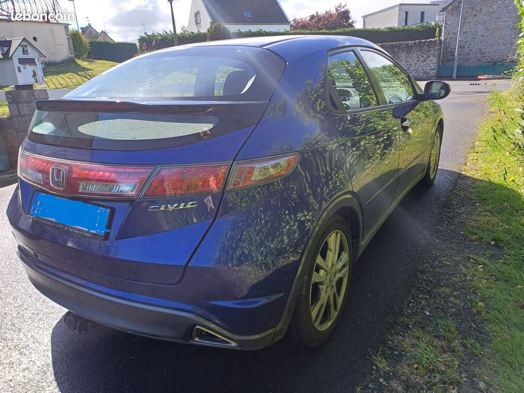 Vend Honda Civic 1.8L iVtec 140 cv Sport (image 2)