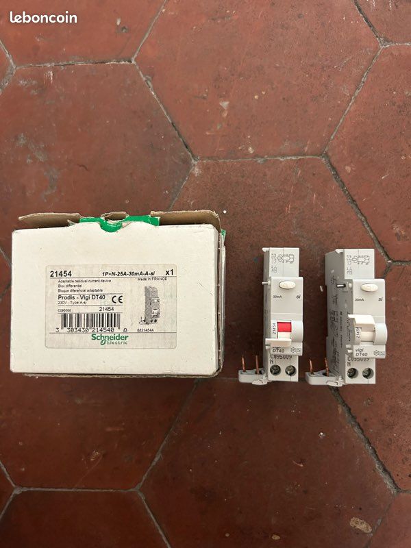 Lot matériel électrique Schneider / Legrand disjoncteurs chantier tableau (image 11)