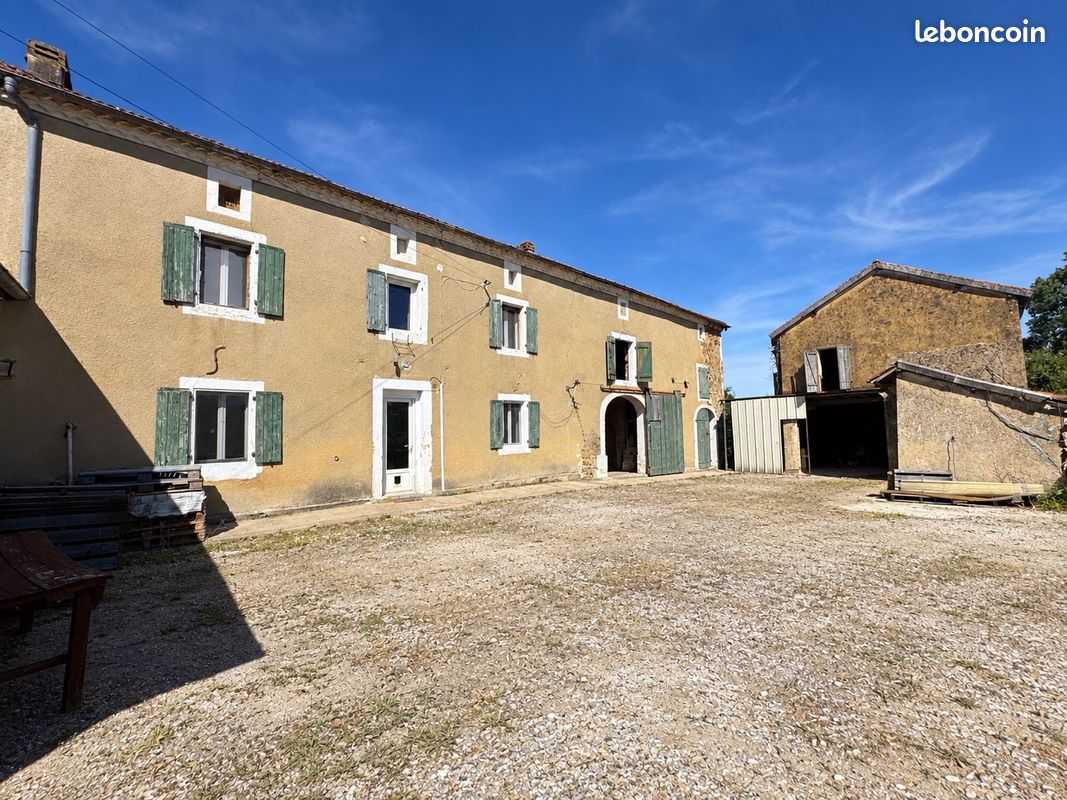 Maison 5 pièces 223 m² · à Hagetmau · 223 m² · 182 000 €