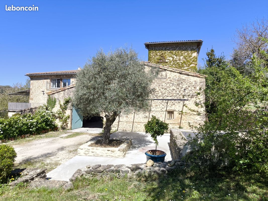 Maison 20 pièces 435 m² · à Chabrillan · 435 m² · 750 000 €