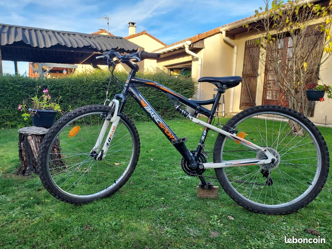 Vélo VTT Basic Sport tout suspendu révisé 26 pouces Vélos