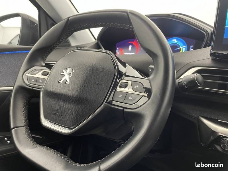 Peugeot 3008 Hybrid 225 e-EAT8 Roadtrip (image 29)