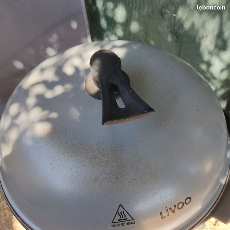Barbecue NEUF couvercle abîmé par les intempéries jamais utilisé (image 3)