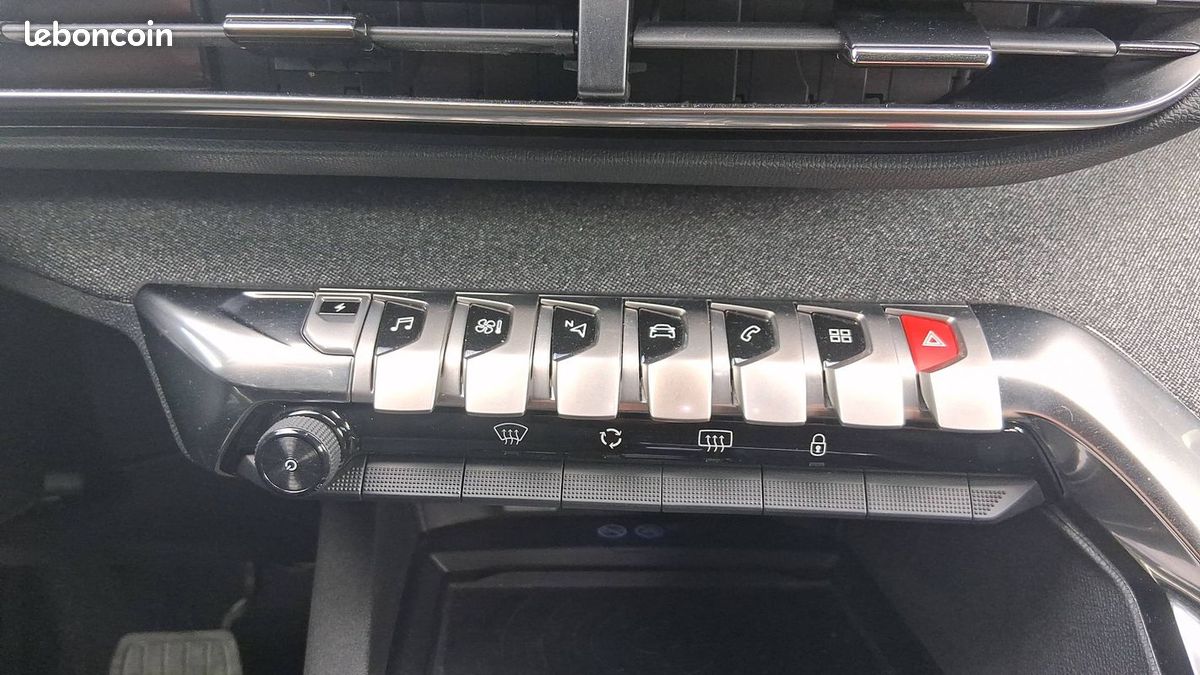 Peugeot 3008 1.6 THP 180 Hybrid e-EAT8 Allure Pack (image 13)