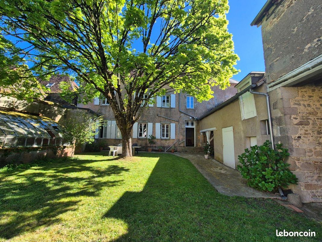 Maison 12 pièces 338 m² · à Aigurande · 338 m² · 338 000 €