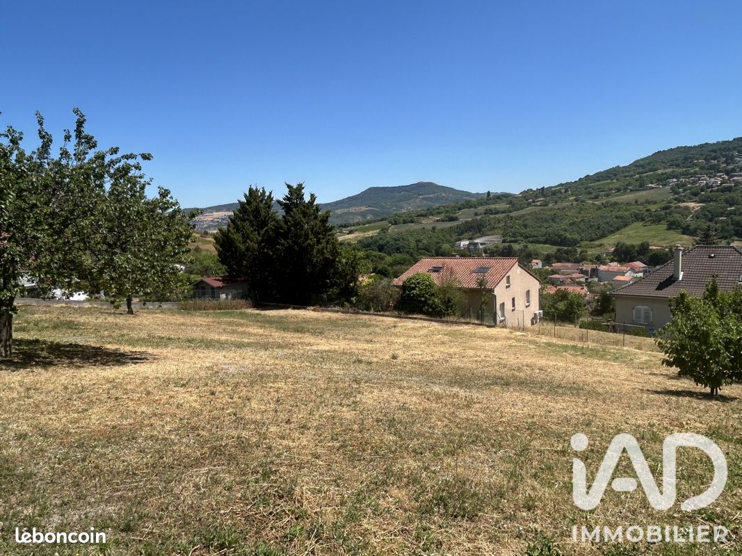 Terrain 1417 m² · à Veyre-Monton · 1 417 m² · 199 000 €