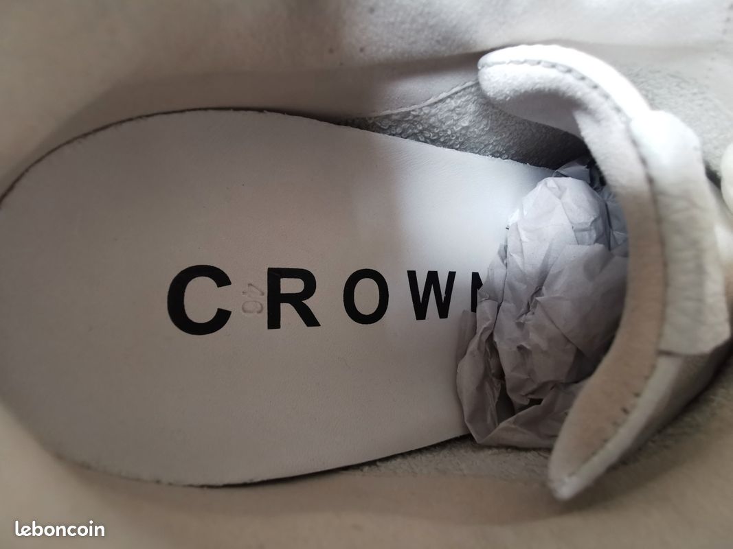 Sneaker's leather crown (image 4)
