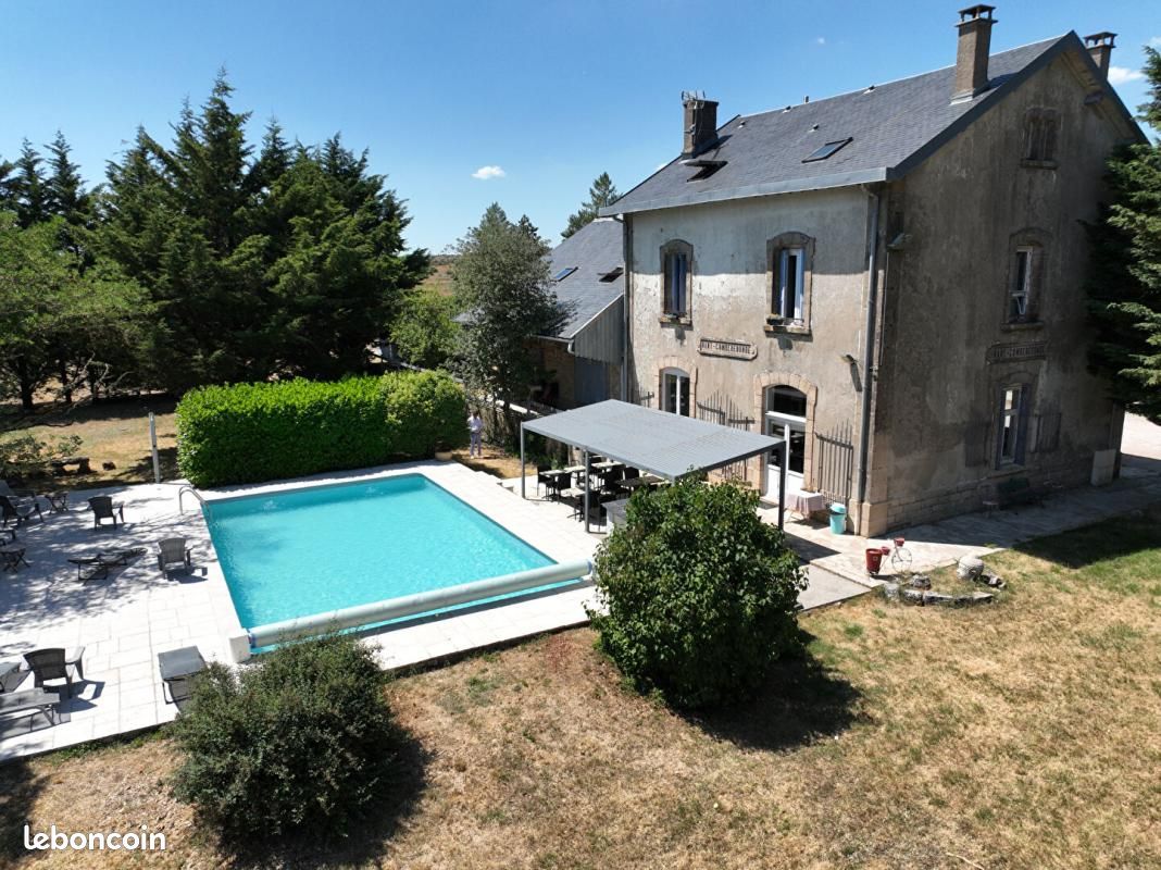 Maison 13 pièces 410 m² · à Nant · 410 m² · 645 000 €