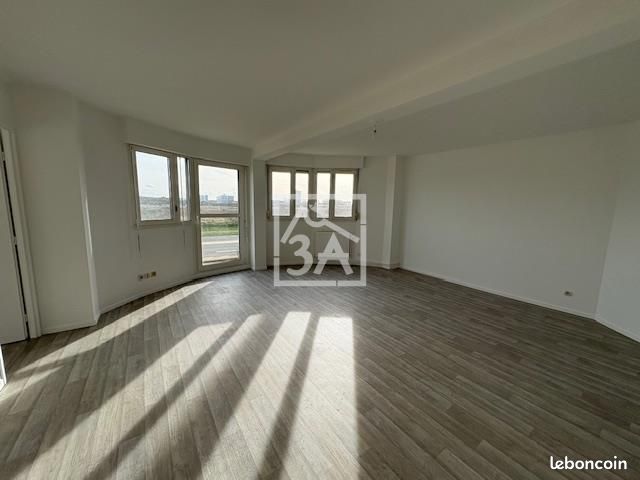 Appartement 4 pièces 83 m² · à Calais · 83 m² · 950 €