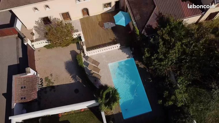 Maison 10 pièces 230 m²