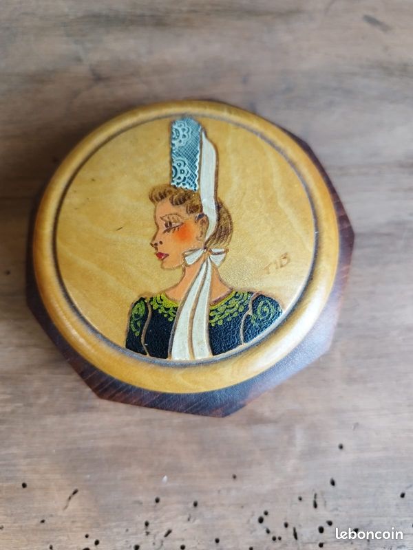 Petite boîte en bois tête de bretonne (image 2)