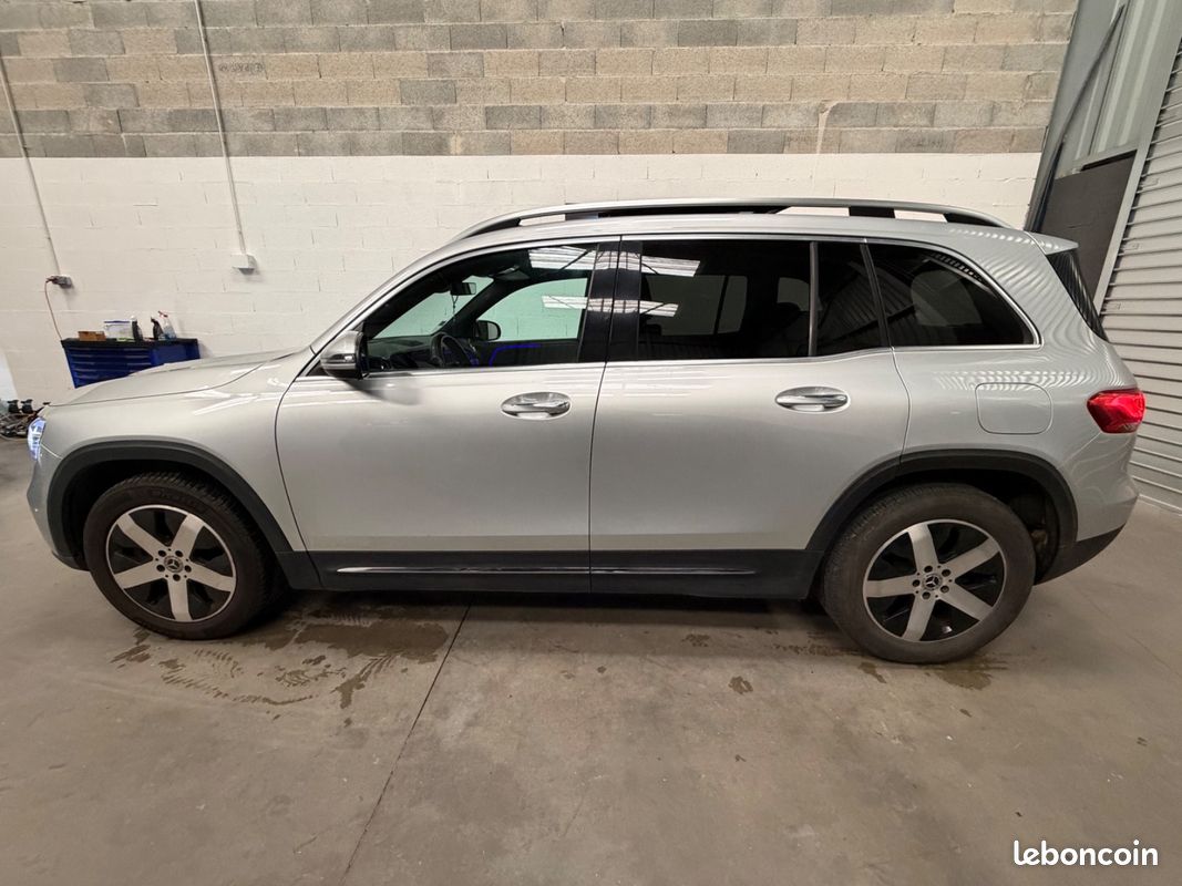 Mercedes GLB 200 d 8DCT / TOIT OUVRANT PANO / SIEGES CHAUFFANTS AV / GRAND ECRAN / CAMERA RECUL / 7 PLACES (image 9)