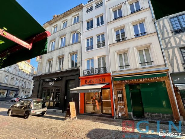 Studio 1 pièce 13 m²