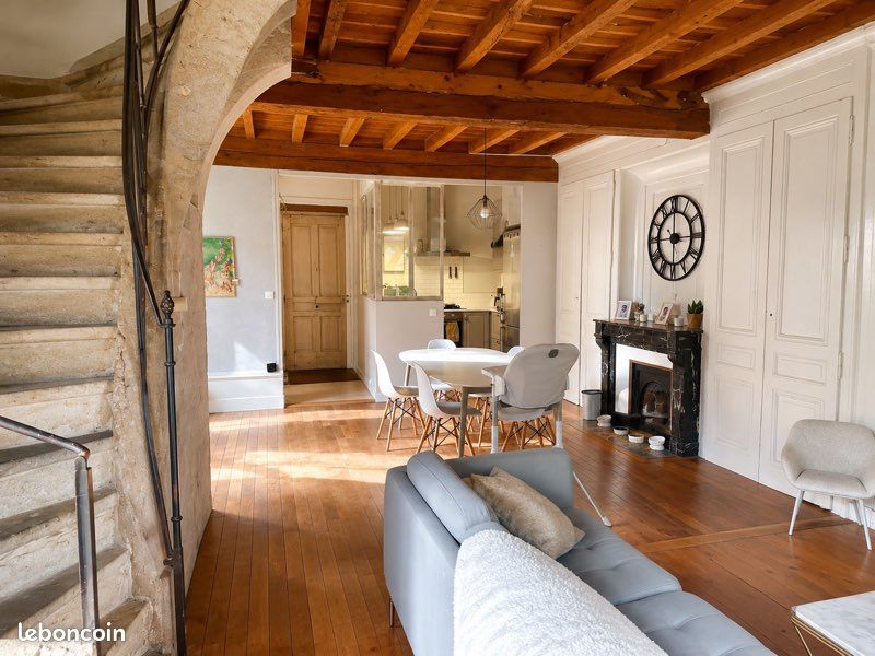 Maison 5 pièces 111 m² · à Collonges-au-Mont-d'Or · 111 m² · 1 750 €