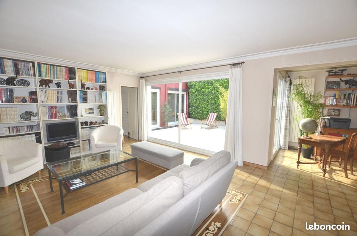 Maison 9 pièces 230 m² · à Sainte-Geneviève-des-Bois · 230 m² · 550 000 €