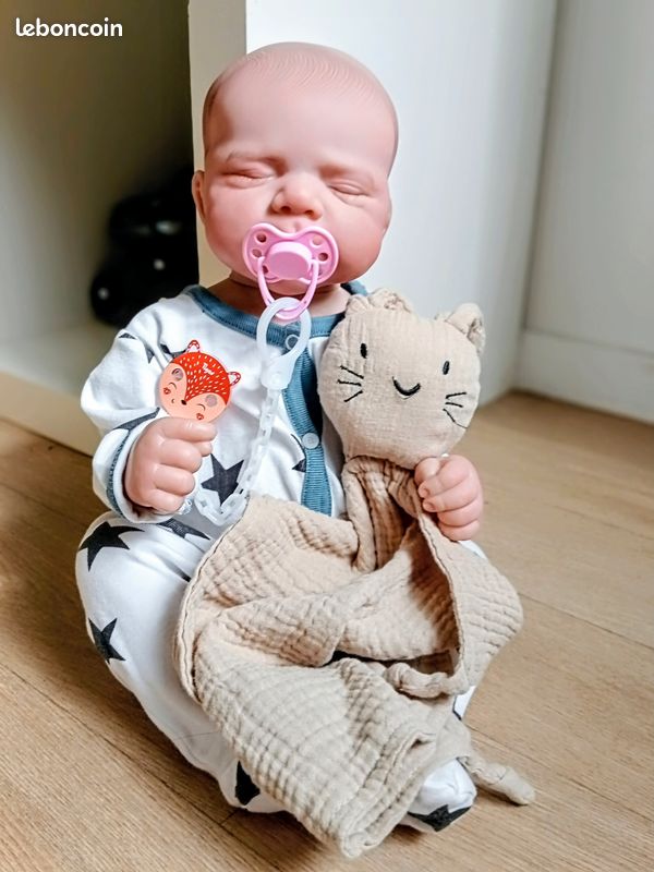 Bébé fille réaliste type Reborn (image 1)