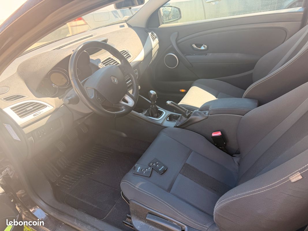 Mégane 3 coupé 1.6 16V (image 3)