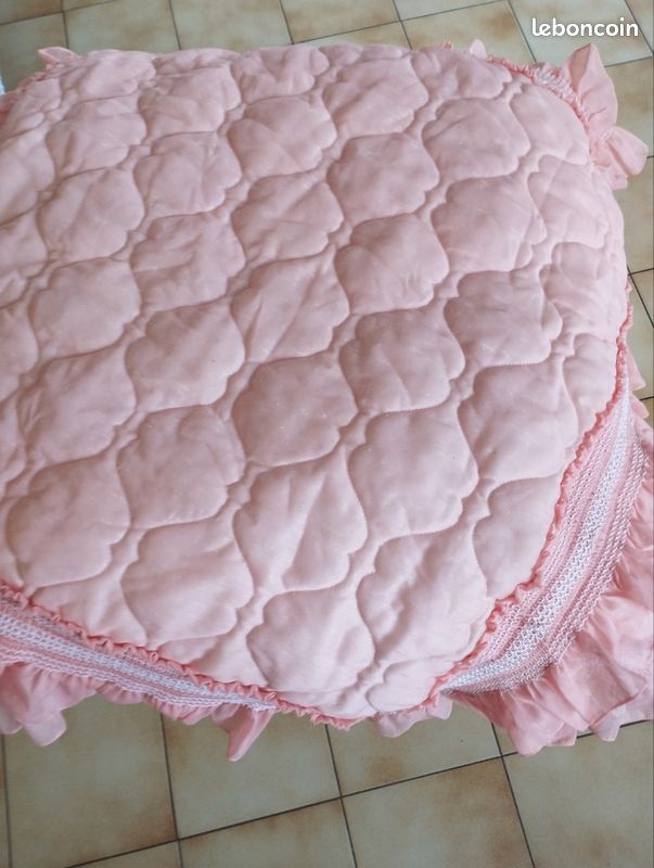 Dessus de lit en 140 cm comme neuf + 2 housses couleur saumon en tbe. #dessus de lit (image 4)