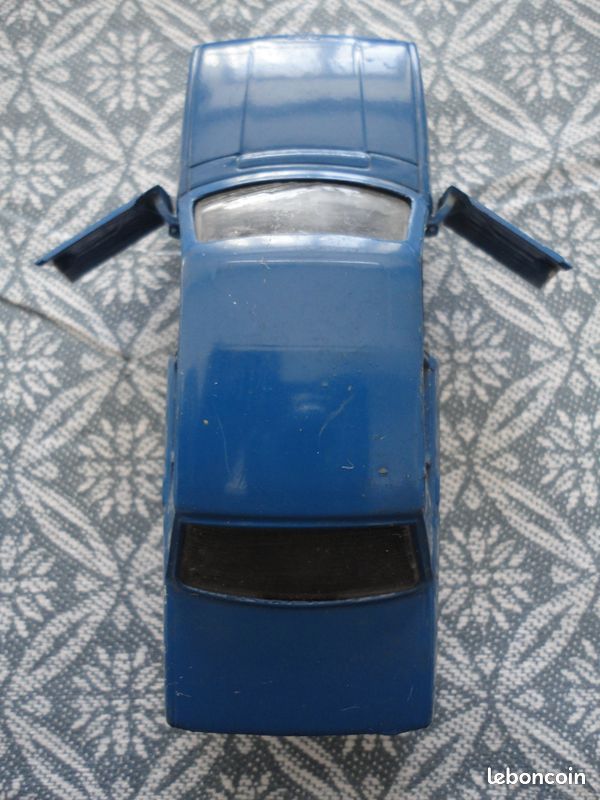 Miniature 1/43eme norev jetcar Peugeot 604 made in france - Collection
