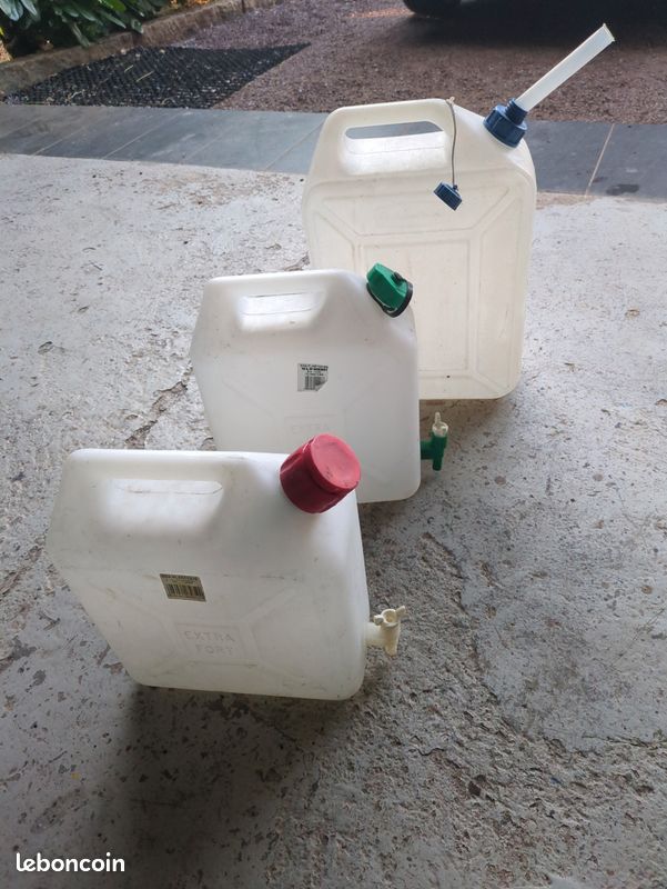 Vend jerricans eau potable (image 1)