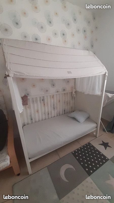 Lit évolutif bébé blanc Stokke Home sommier matelas draps